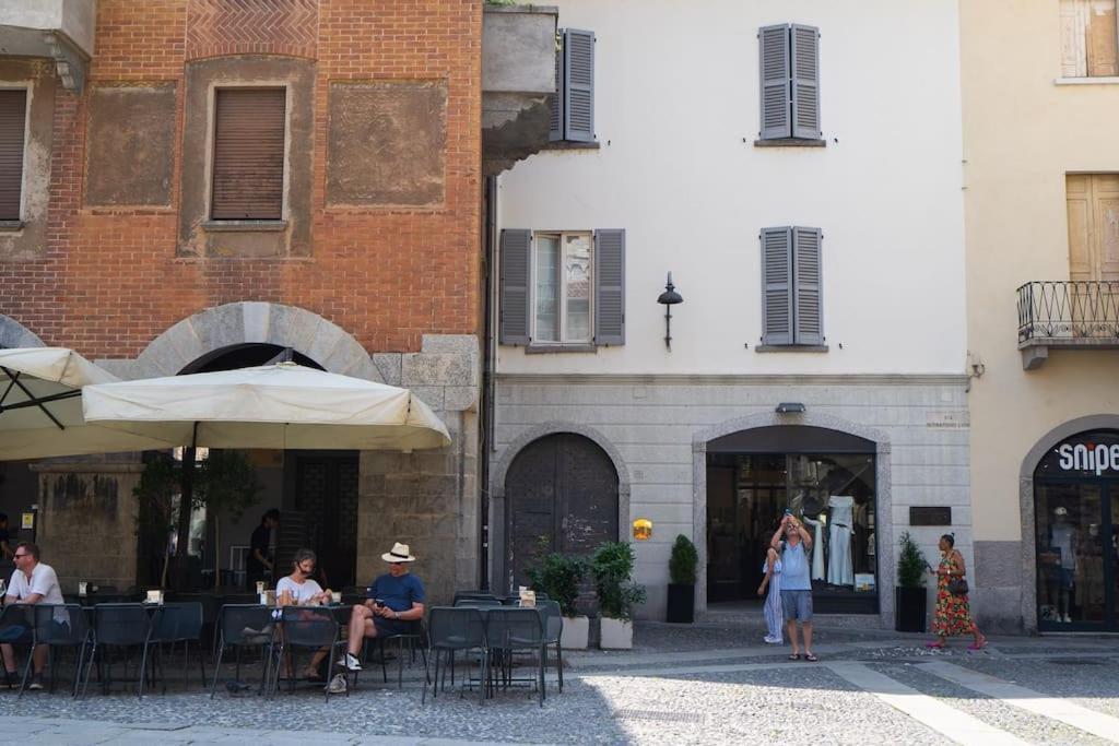 Alloggio Del 1400 Nel Cuore Del Centro Storico A 2 Min Dal Porto E Con 2 Bici Gratuite Côme Extérieur photo