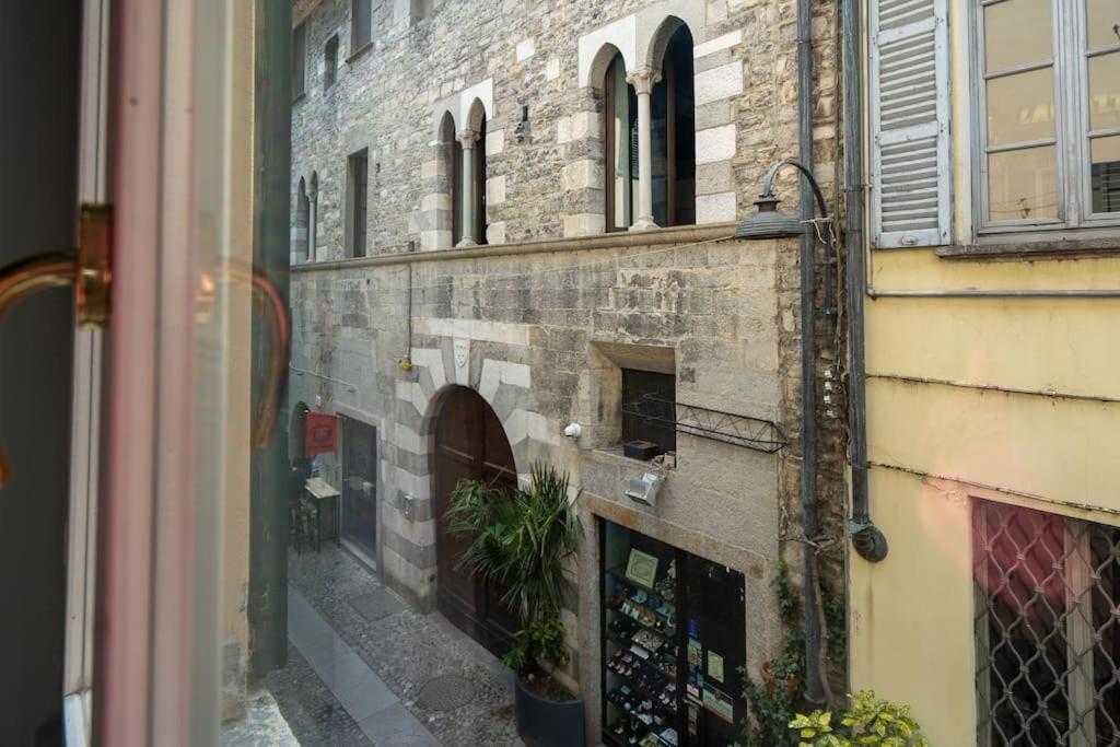 Alloggio Del 1400 Nel Cuore Del Centro Storico A 2 Min Dal Porto E Con 2 Bici Gratuite Côme Extérieur photo