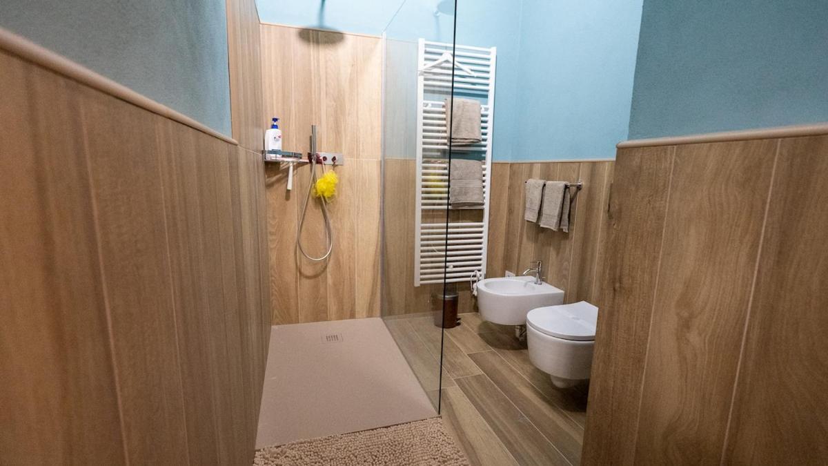 Alloggio Del 1400 Nel Cuore Del Centro Storico A 2 Min Dal Porto E Con 2 Bici Gratuite Côme Extérieur photo