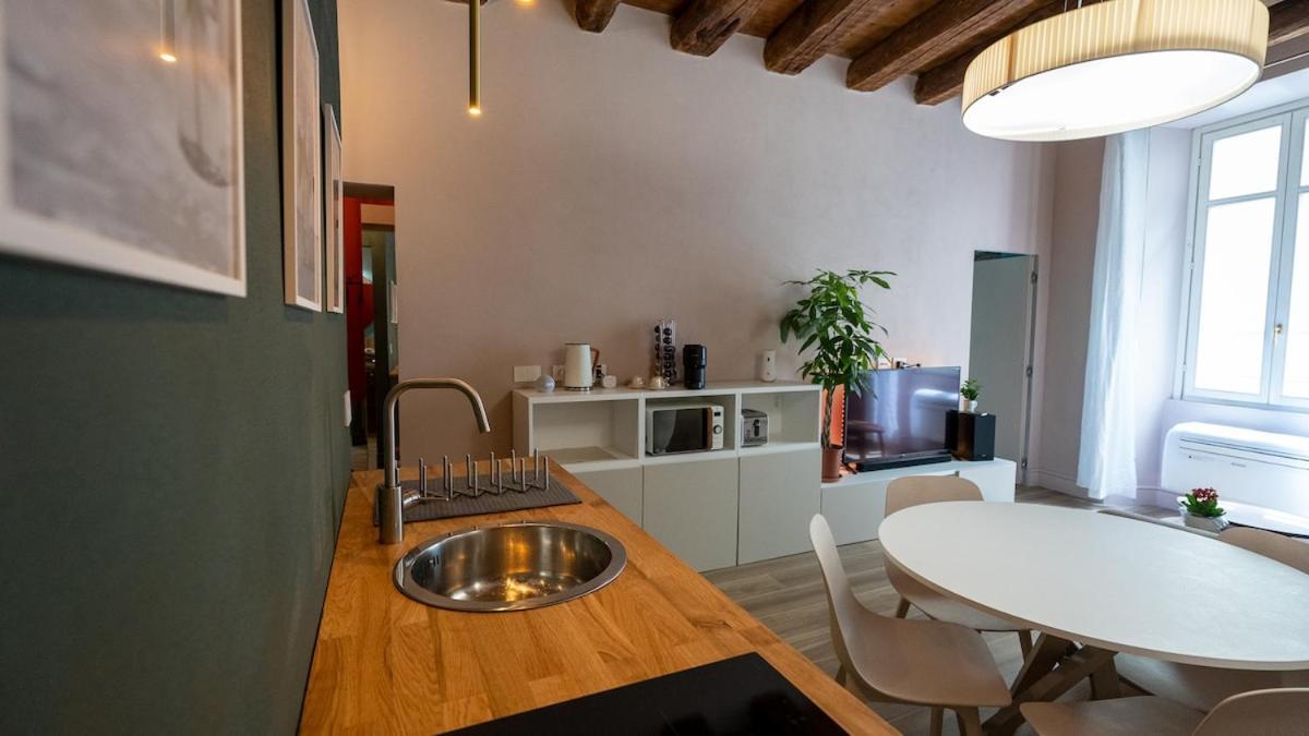 Alloggio Del 1400 Nel Cuore Del Centro Storico A 2 Min Dal Porto E Con 2 Bici Gratuite Côme Extérieur photo